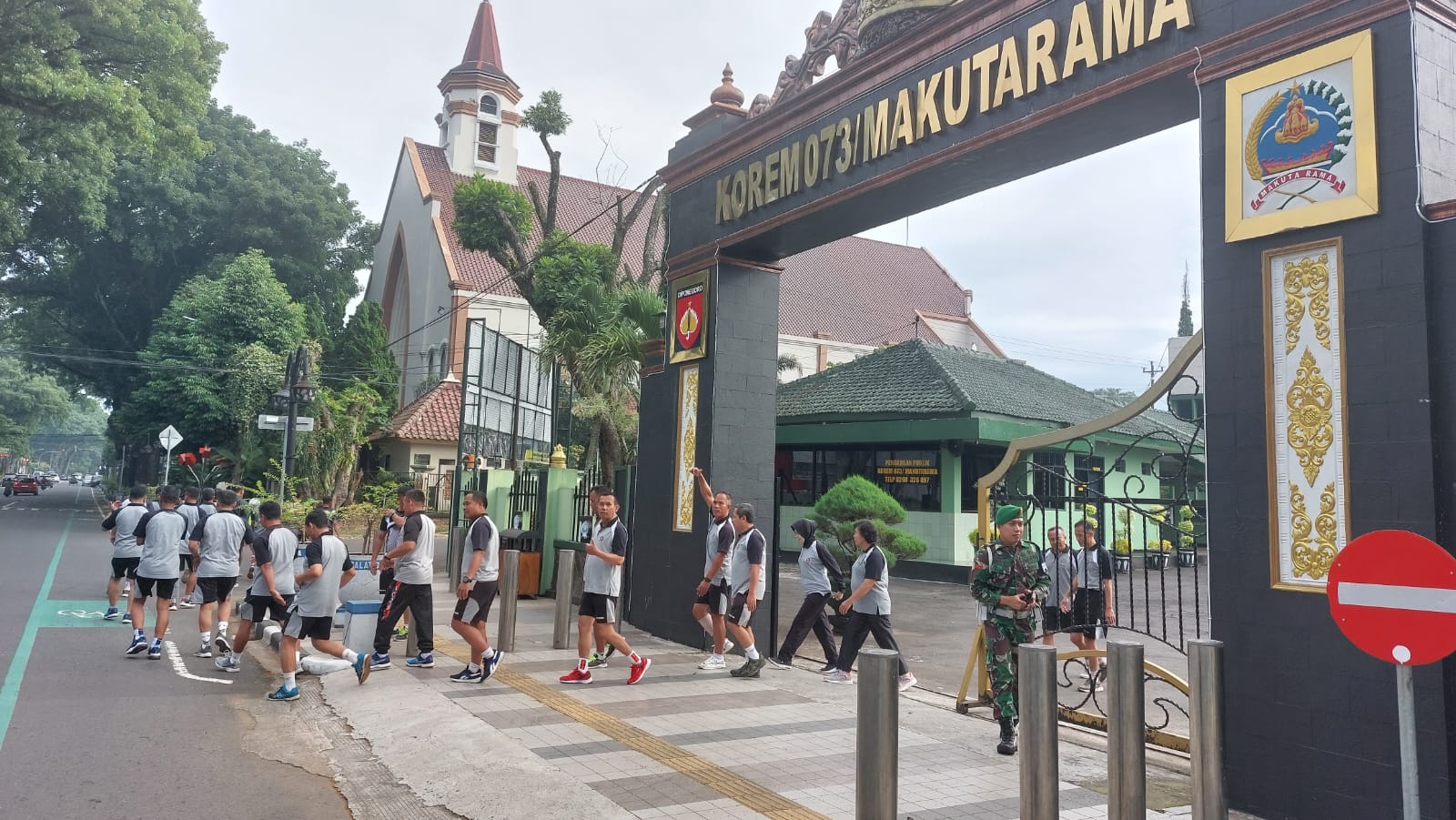 Guna Meningkatkan Ketahanan Tubuh, Prajurit Korem 073/Makutarama Laksanakan Aerobik Bersama